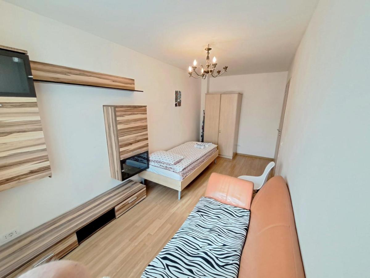 Апартаменты Bine Ati Venit La Maria Str Ion Alexandru Nr 1 Bl 14 Ap 1 Арад Экстерьер фото